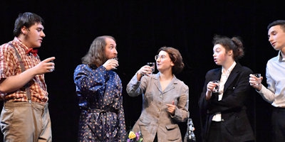 Comédie satirique d’alberto Lombardo par les Adultes Gr1 Prédateur ou gibier ? Bourreau ou victime ? Octave, instituteur quadragénaire assez immature, a beaucoup de succès auprès des femmes. Il en jouerait bien avec facilité, mais un beau jour, sa « légèreté » le plonge dans le tourbillon frénétique de ses accumulations féminines, auquel s’ajoutent des intrusions inopinées.